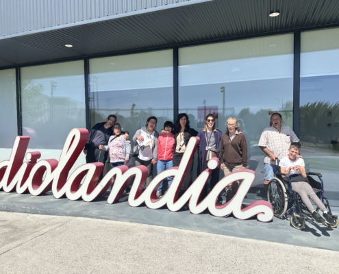 clientes de santa comba dão visitam museu do rádio em Bustos