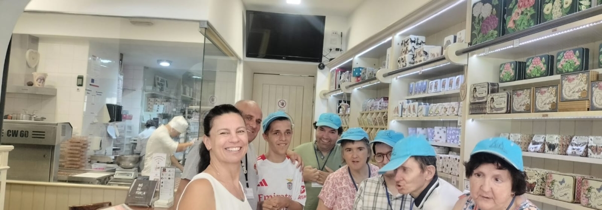 clientes visitam chocolateria delicia em viseu