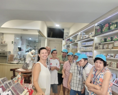 clientes visitam chocolateria delicia em viseu