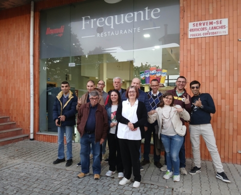 clientes do evf jantam francesinha no restaurante o frequente