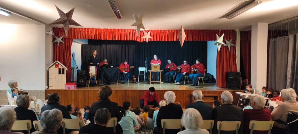 Grupo 6 Cordas no Centro Social Paroquial do Campo