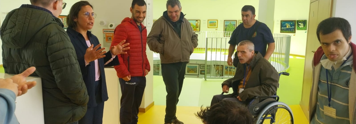 Visita ao Museu de Arte Naïf